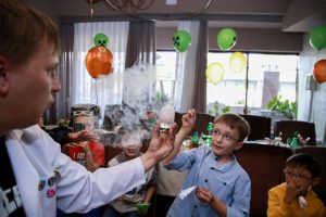 опыты в Азотное шоу в Алматы