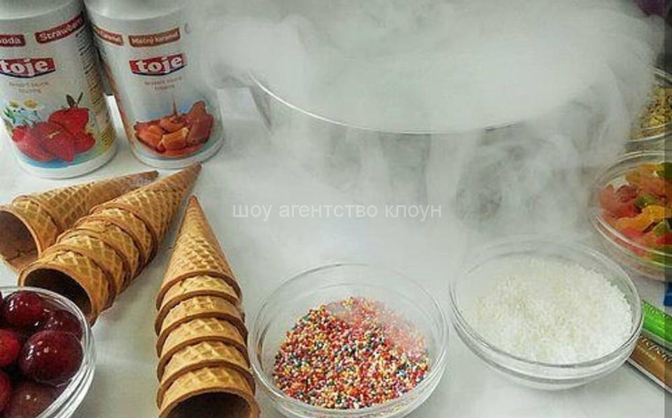 Мороженное с фруктами в Азотном шоу